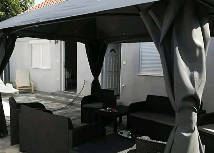 Flower 4 Free Parking שיופוק